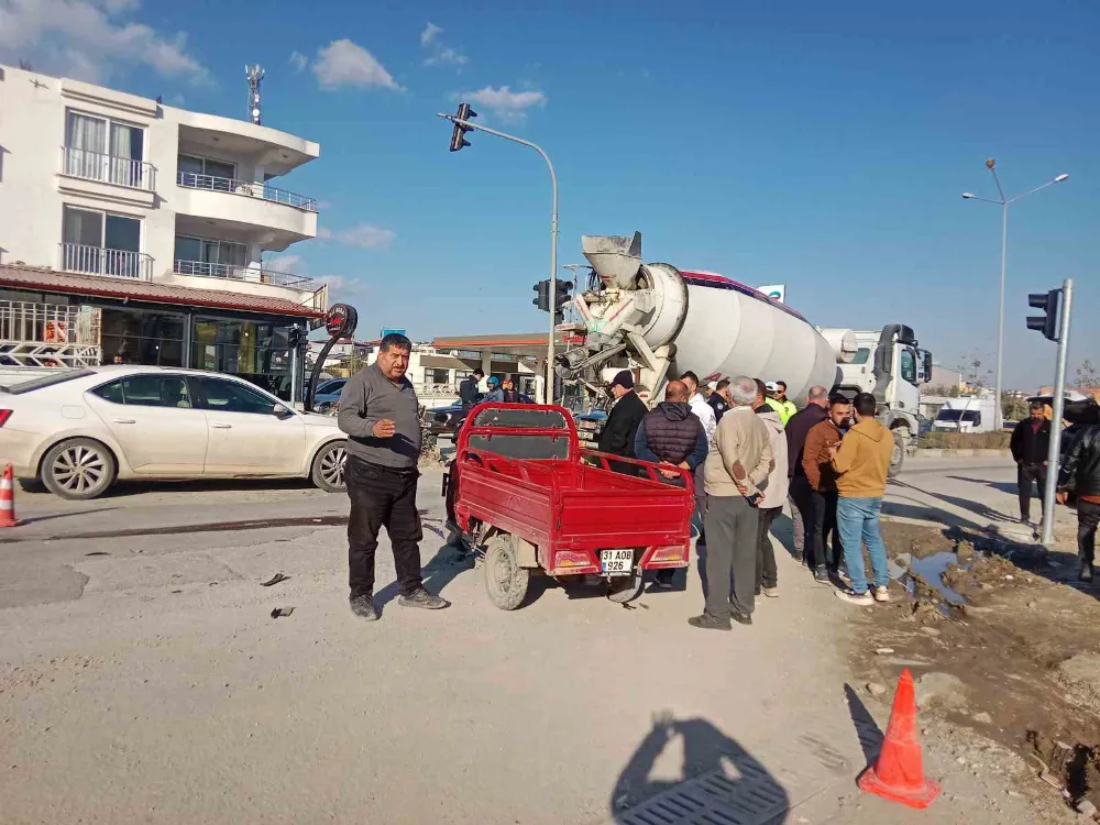 Beton mikseri ile çarpışan motosikletin sürücü öldü