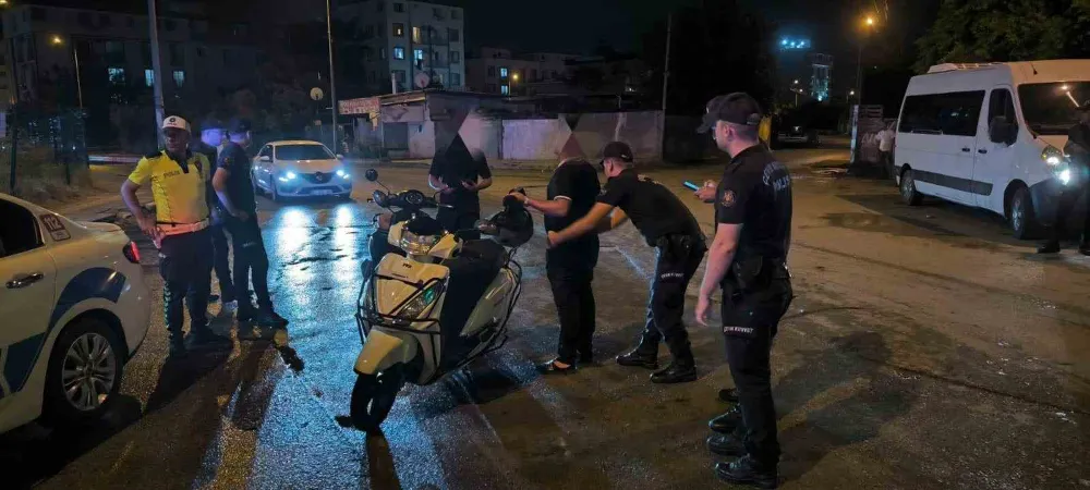 Hatay’ın İskenderun içesinde polis ekipleri, kentin asayişini ve huzurunu sağlamak amacıyla uygulamalarını sürdürüyor.