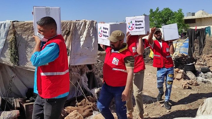 BELÇİKALI MÜSLÜMANLARDAN İHTİYAÇ SAHİBİ AİLELERE GIDA KOLİSİ VE KUMANYA DESTEĞİ