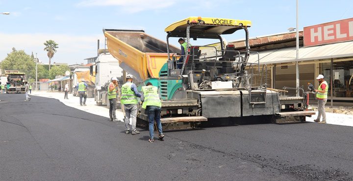 İSTİKLAL CADDESİNDE BETON ASFALT ÇALIŞMALARI TAMAMLANIYOR