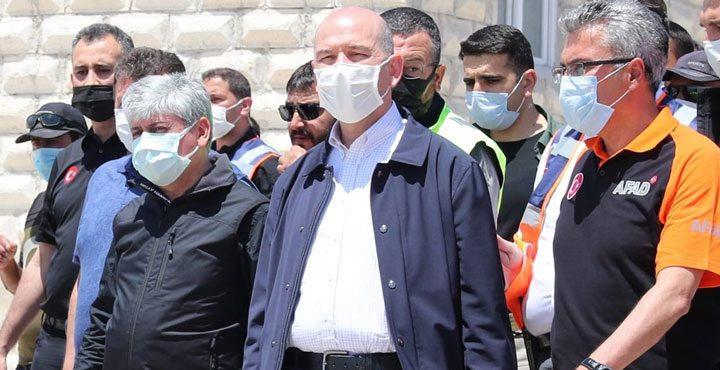 İÇİŞLERİ BAKANI SÜLEYMAN SOYLU BRİKET EVLERİ İNCELEDİ